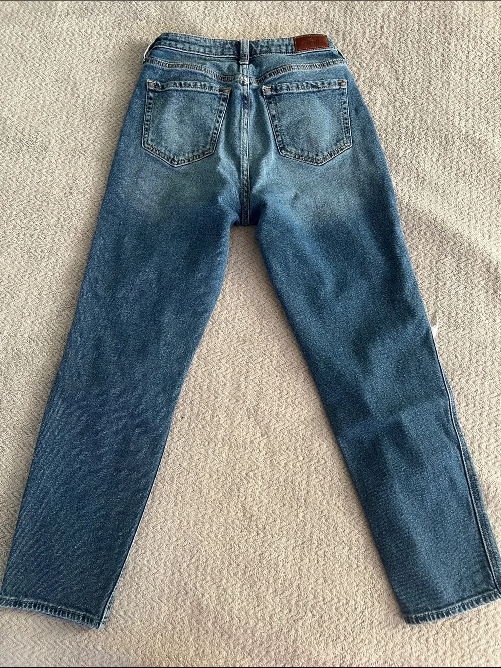 NWOT Hollister Ultra High Rise Mom Jeans Dark Wash Size 5R 27 Distressed